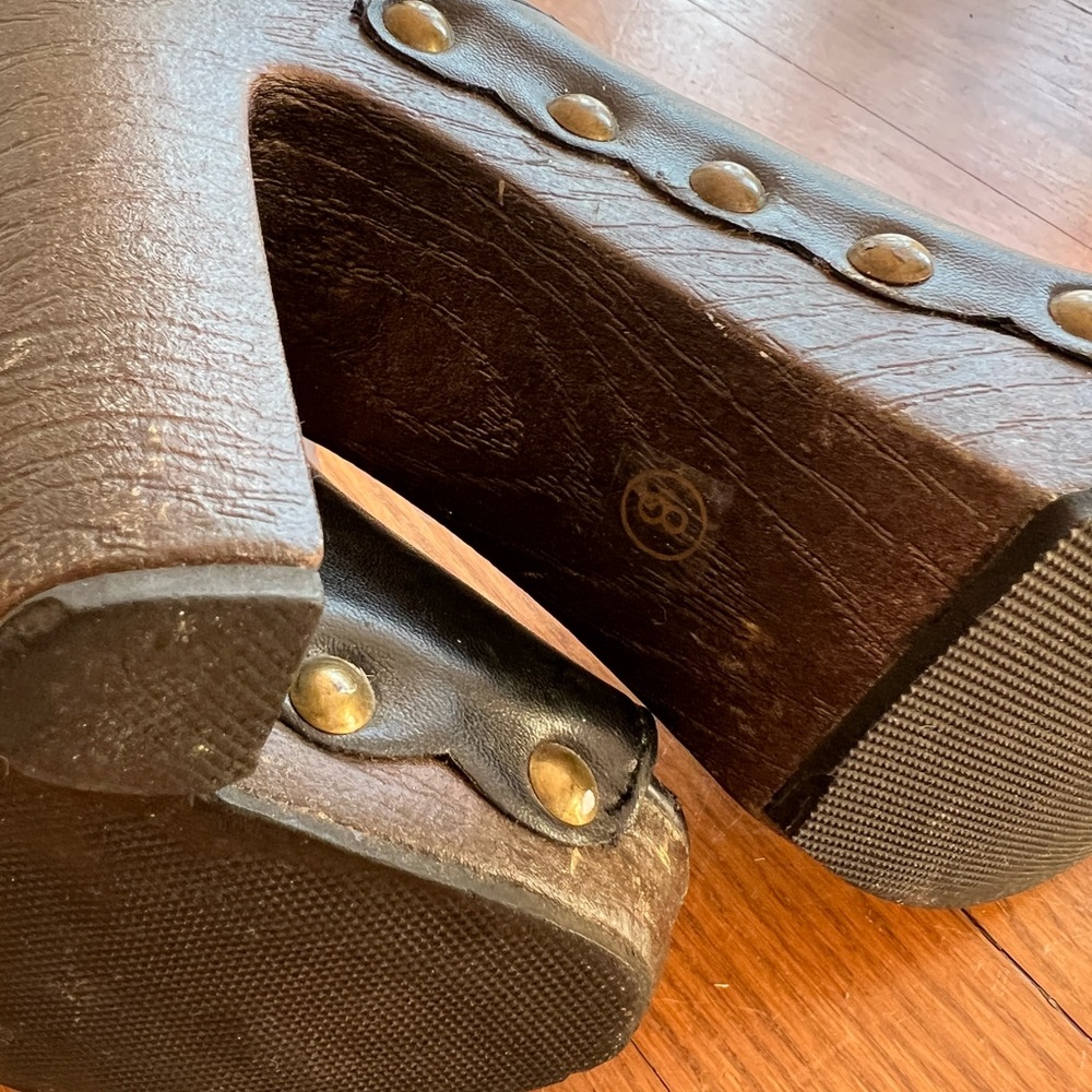 Clogs - Picture 5 of 9